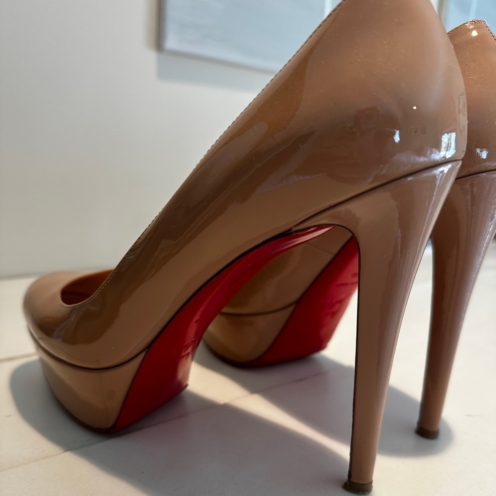 Beige platform Louboutin heels size 40 EU